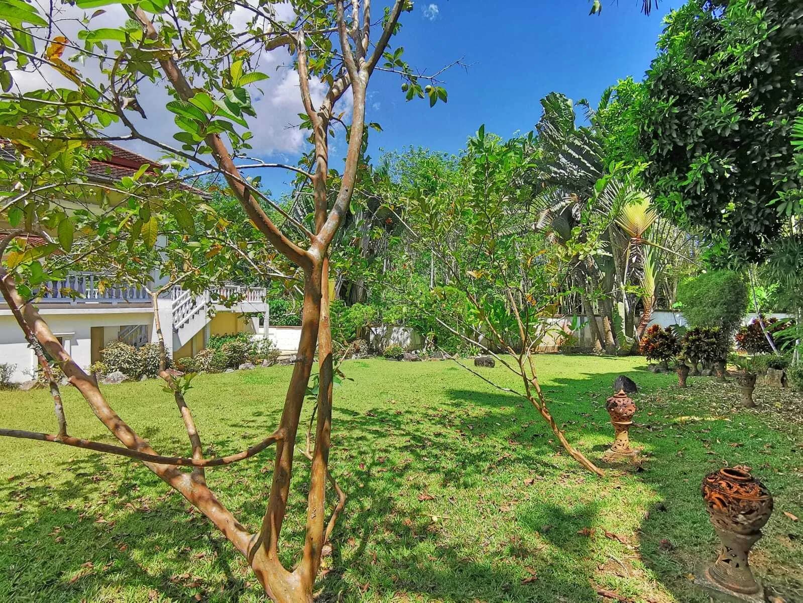Spacious 7-Bedroom Villa with Private Pool and Large Garden in Thalang — Thumbnail 4