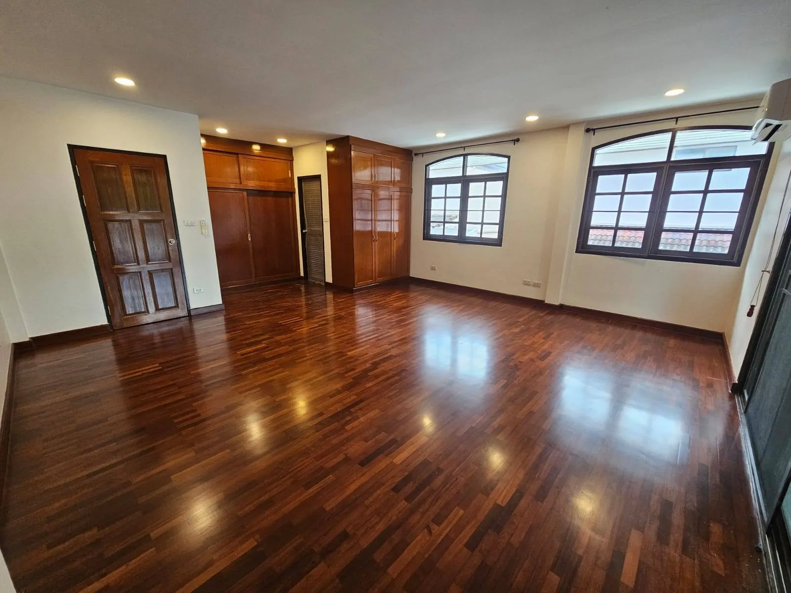 Spacious 4-Bedroom Modern Home with Garden for Rent Near Kajonkiet School, Kathu — Thumbnail 8