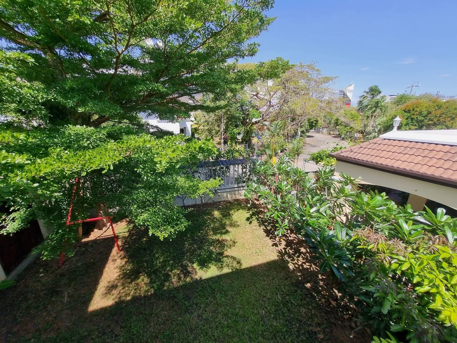 Spacious 4-Bedroom Modern Home with Garden for Rent Near Kajonkiet School, Kathu — Thumbnail 11