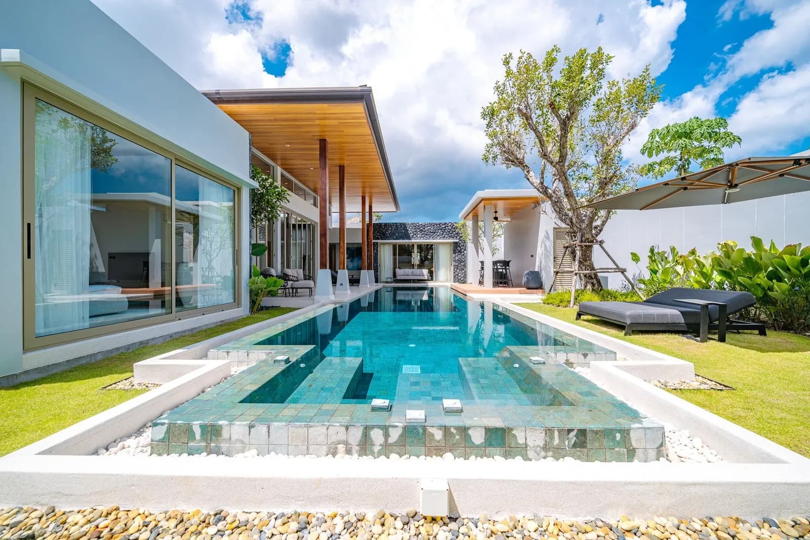 Elegant 3-Bedroom Luxury Villa with Pool in Botanica Prestige, Layan — Photo 1