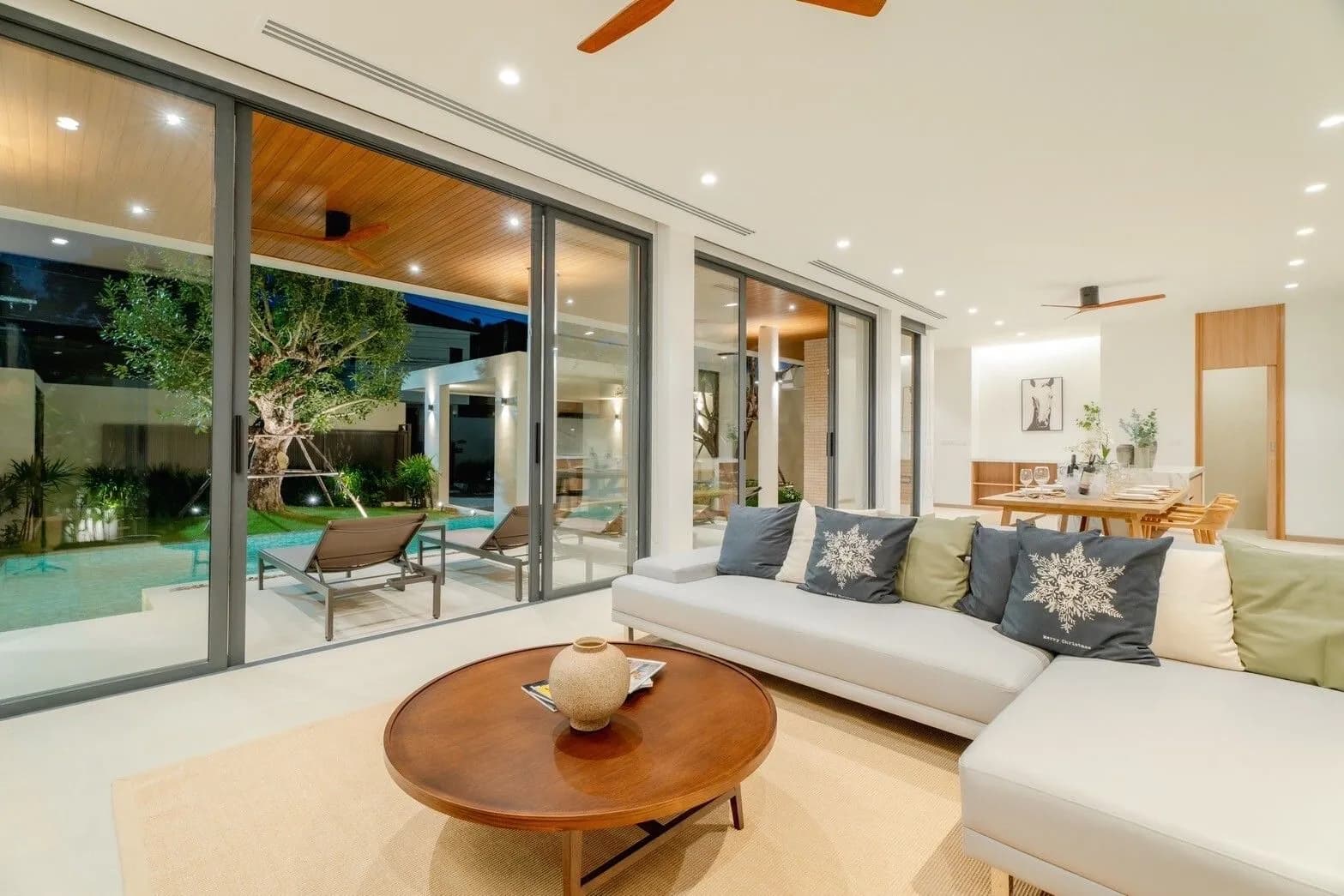 Luxurious Asian Fusion Villa for Sale in Nai Harn, Rawai, Phuket | SD04072551 — Thumbnail 10
