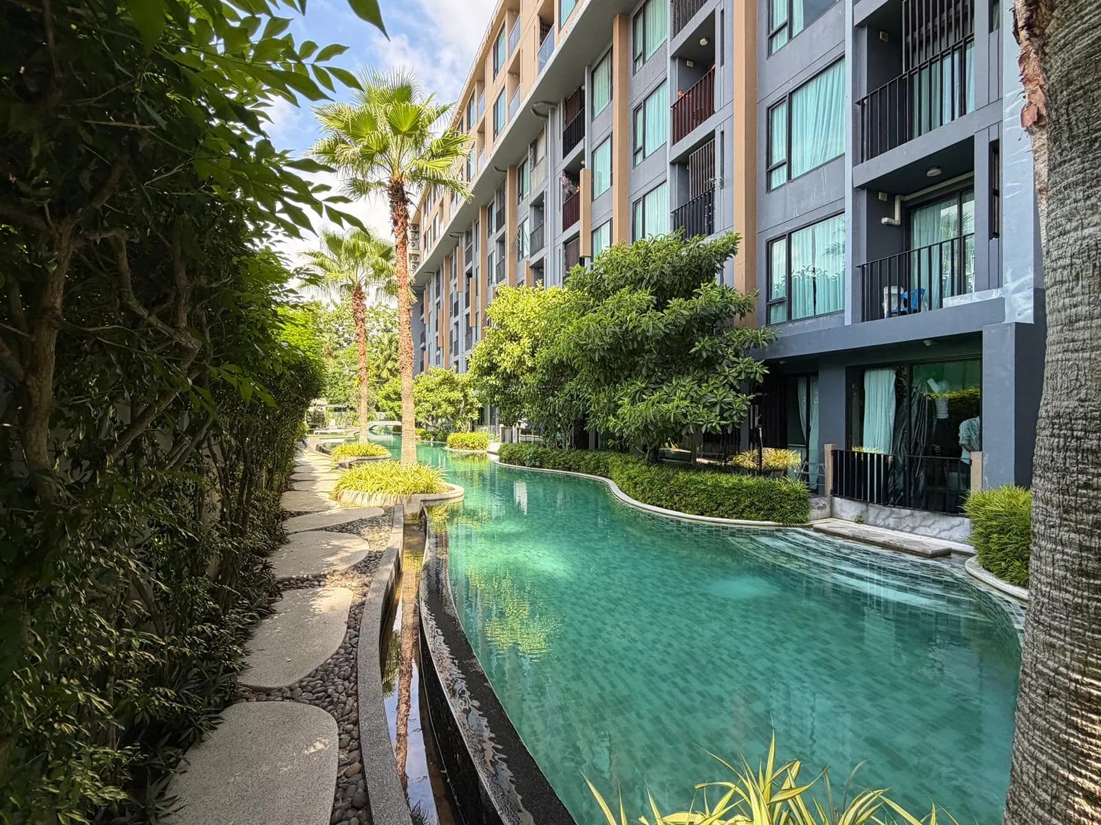 Retail Space in Condo for Sale in Surin with 7.7% Yield | SB26052601