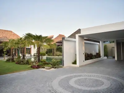 The Lake House Luxury 4 Bedrooms Pool Villa for rent