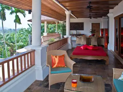 Private pool villa with 6 bedrooms for rent In Choeng Thale