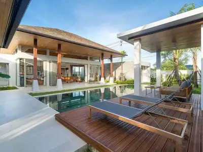 Botanica 4 bedrooms with private pool for rent