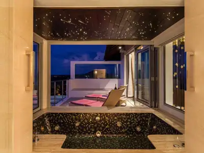 Seaview – 3 bedrooms with private pool villa for rent in Surin