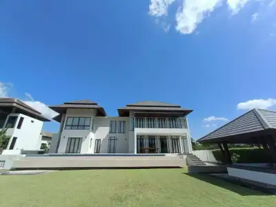 Large garden with mountain view – 4 bedroom for rent in Kathu