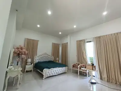 Large garden with mountain view – 4 bedroom for rent in Kathu