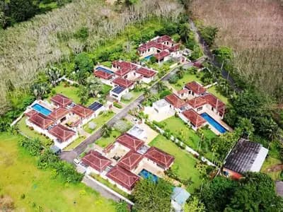 Large garden 5 bedrooms villa for rent in Thalang