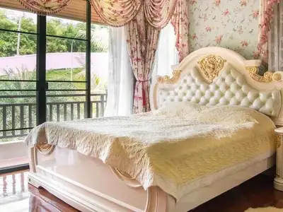 Laguna 5 bedrooms with Large garden for rent in Choeng Thale