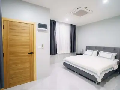 Luxurious 6-Bedroom Pool Villa for Rent in Bang Tao