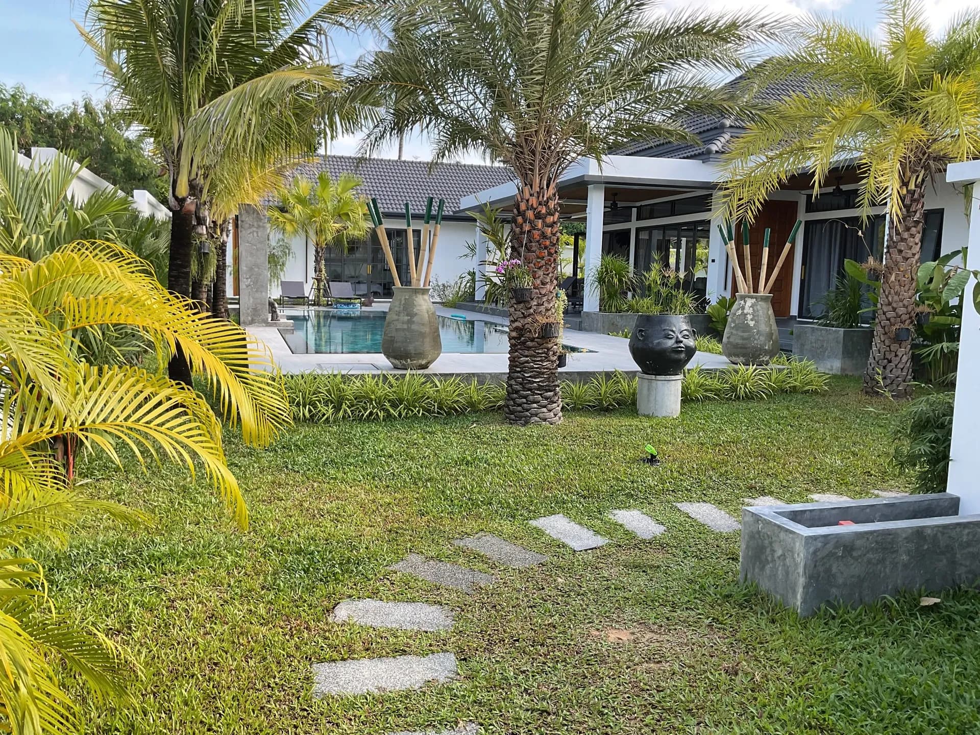 5-Bedroom Villa with Infinity Pool and Jacuzzi in Rawai | SD03082601
