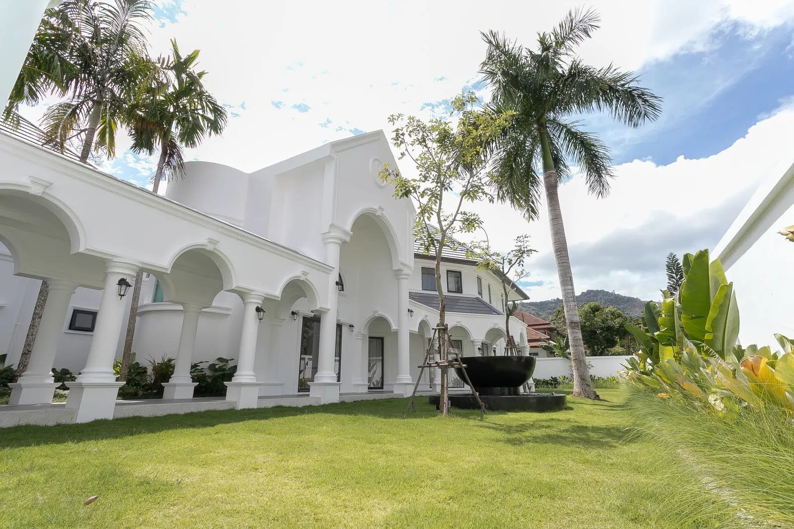 Luxurious 5-Bedroom Villa For Sale | SC16072551
